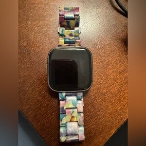 fitbit Versa 2 with Multicolor Marble-Link Band